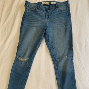 Light wash Hollister jeans